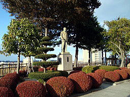 岩岡徳兵衛像