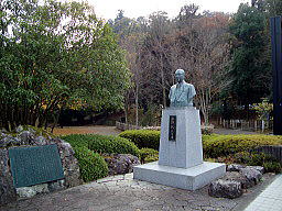 島野武氏の像