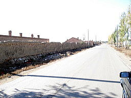 左が城壁跡