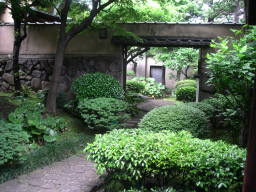 記念館の庭