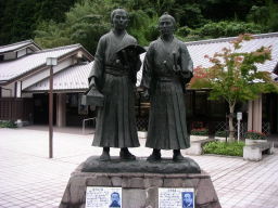 山田顕義と品川弥二郎像