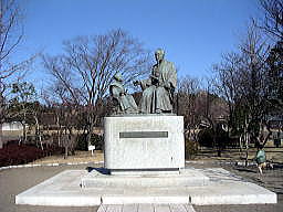 徳川斉昭と七郎麿の像
