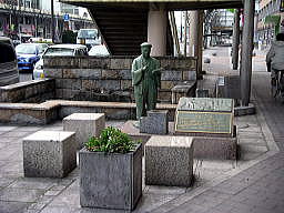 西嶋八兵衛銅像