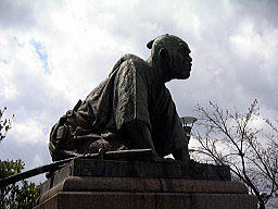 高山彦九郎皇居望拝の像