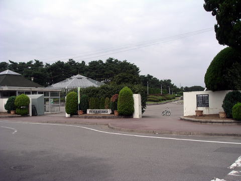 敷島公園ばら園入口