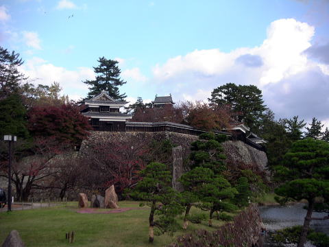 三の丸跡から見た松江城